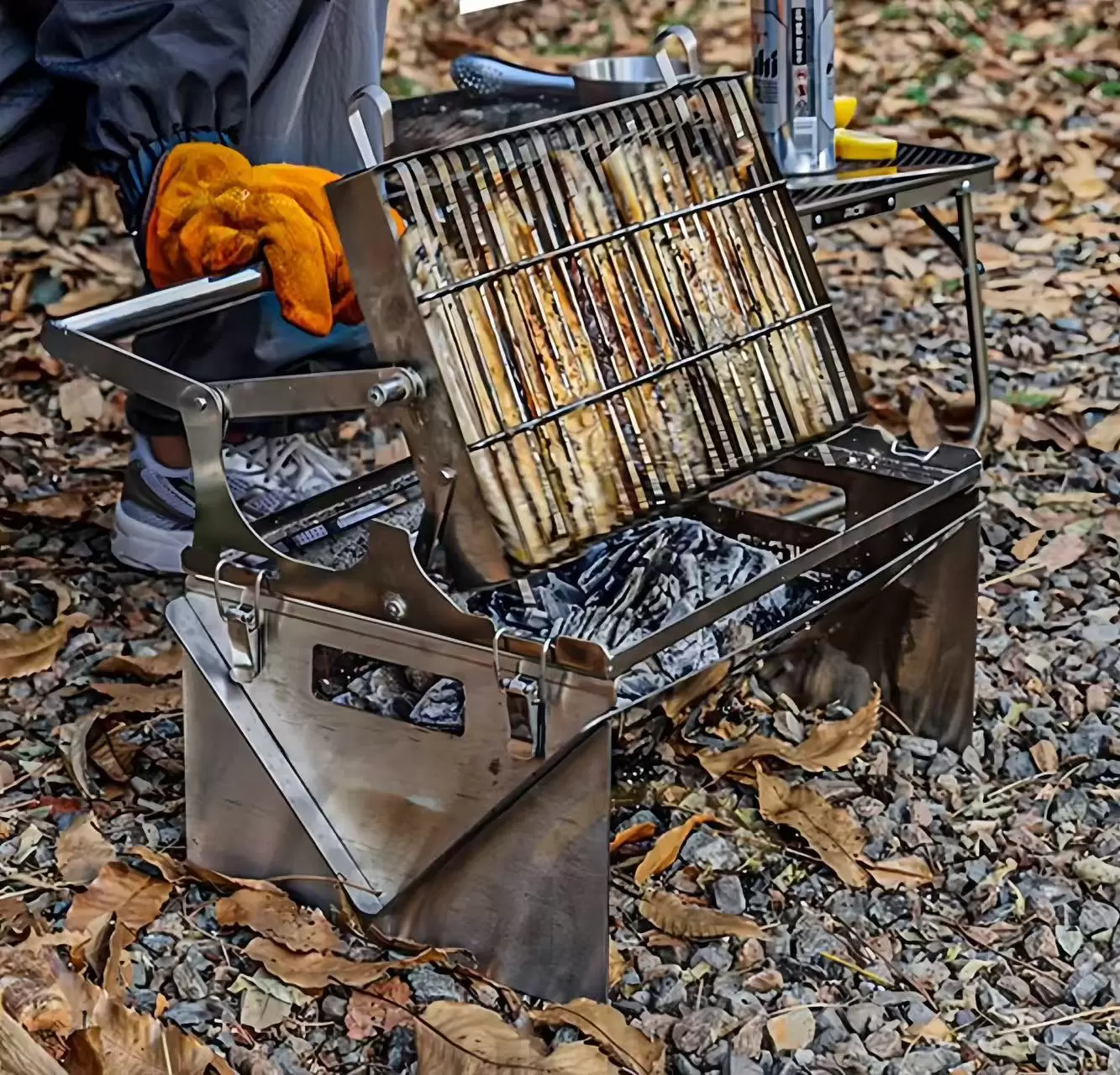 Extrem drehbarer Klapp-Holzkohlegrill