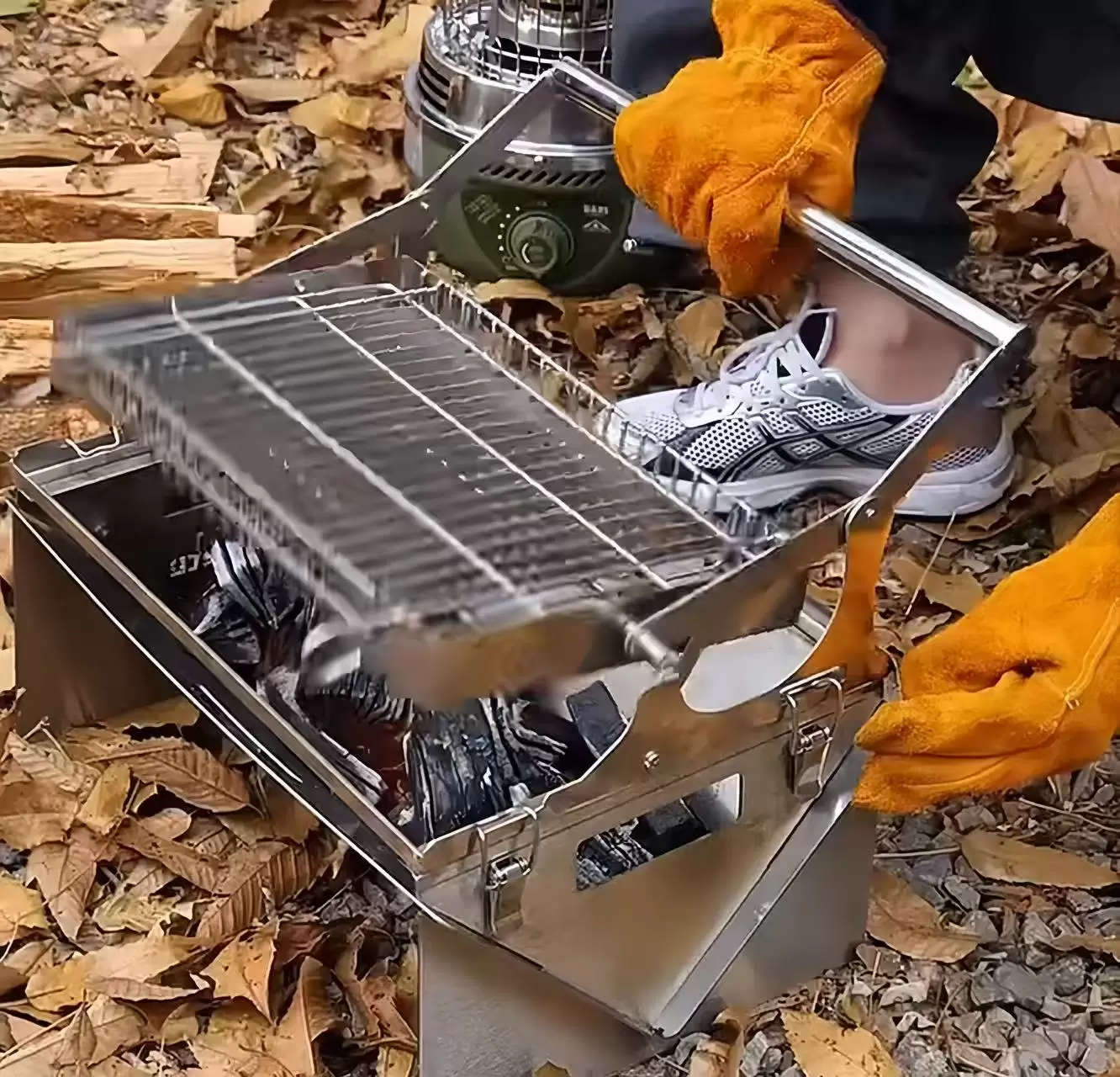 Extrem drehbarer Klapp-Holzkohlegrill