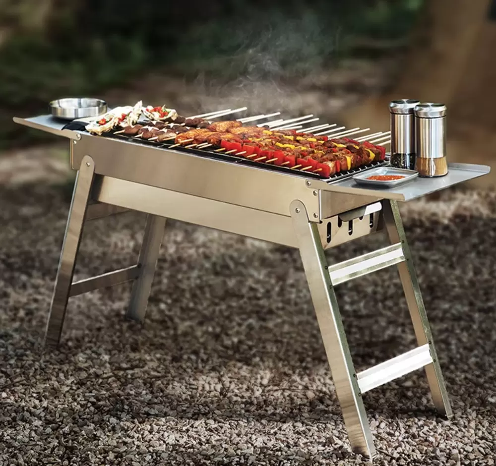 Minimalistischer, klappbarer Holzkohlegrillofen