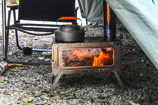Ultradünner, zusammenklappbarer Brennholzofen