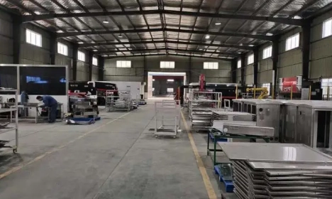 Zusammenklappbare Holzkohlegrills mit minimalistischem Rahmen