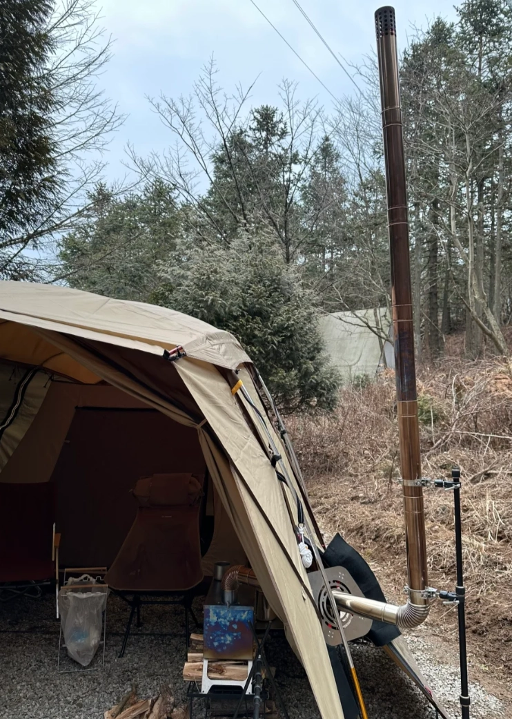 So installieren Sie ein Rauchrohr an einem Zeltofen aus Segeltuch