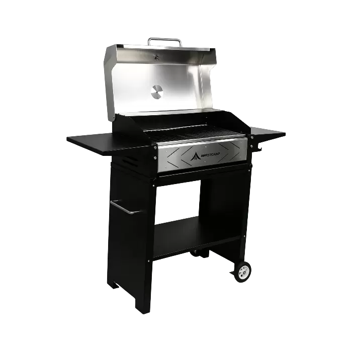 Holzkohlegrill im Hinterhof